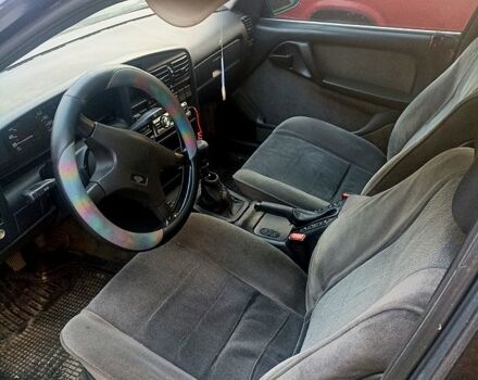 Зеленый Опель Омега, объемом двигателя 2 л и пробегом 263 тыс. км за 1100 $, фото 4 на Automoto.ua