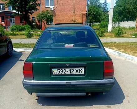 Зеленый Опель Омега, объемом двигателя 2 л и пробегом 263 тыс. км за 1100 $, фото 2 на Automoto.ua