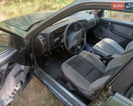 Зеленый Опель Омега, объемом двигателя 2 л и пробегом 327 тыс. км за 1250 $, фото 1 на Automoto.ua