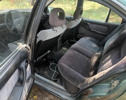 Зеленый Опель Омега, объемом двигателя 2 л и пробегом 327 тыс. км за 950 $, фото 4 на Automoto.ua