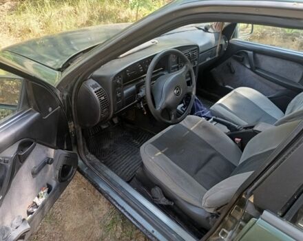 Зеленый Опель Омега, объемом двигателя 2 л и пробегом 327 тыс. км за 950 $, фото 3 на Automoto.ua