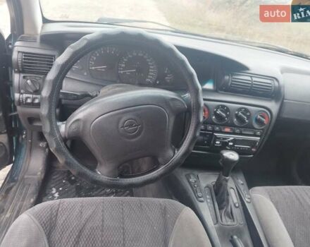 Зеленый Опель Омега, объемом двигателя 2.5 л и пробегом 450 тыс. км за 1800 $, фото 3 на Automoto.ua