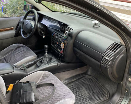 Зеленый Опель Омега, объемом двигателя 2 л и пробегом 482 тыс. км за 2500 $, фото 9 на Automoto.ua