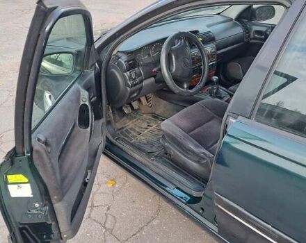 Зелений Опель Омега, об'ємом двигуна 2 л та пробігом 280 тис. км за 1899 $, фото 5 на Automoto.ua