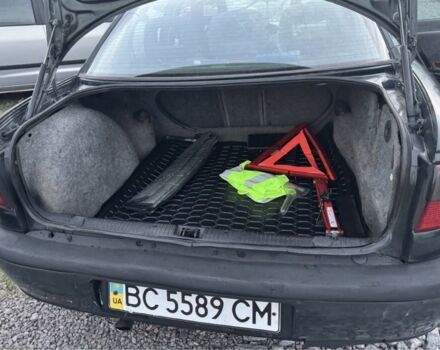 Зеленый Опель Омега, объемом двигателя 2 л и пробегом 372 тыс. км за 1400 $, фото 2 на Automoto.ua