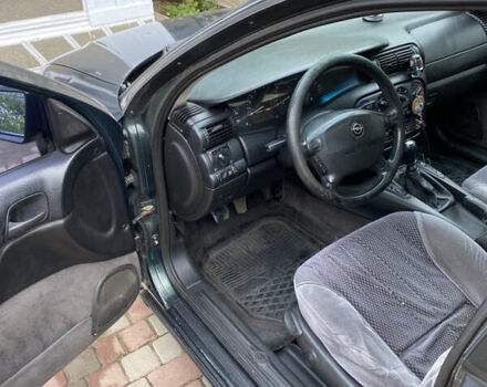 Зеленый Опель Омега, объемом двигателя 2 л и пробегом 482 тыс. км за 2500 $, фото 8 на Automoto.ua