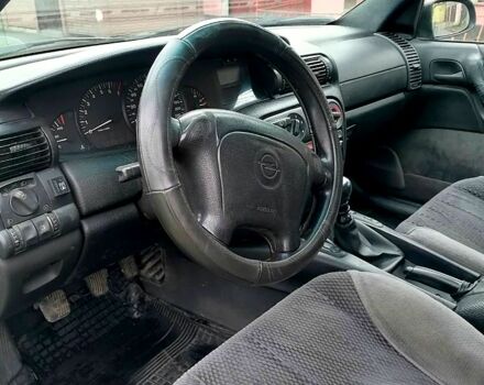 Зеленый Опель Омега, объемом двигателя 2 л и пробегом 300 тыс. км за 2700 $, фото 6 на Automoto.ua