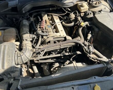 Зелений Опель Омега, об'ємом двигуна 2 л та пробігом 400 тис. км за 600 $, фото 4 на Automoto.ua