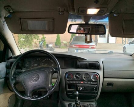 Зеленый Опель Омега, объемом двигателя 2 л и пробегом 300 тыс. км за 1600 $, фото 2 на Automoto.ua