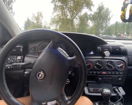 Зеленый Опель Омега, объемом двигателя 2 л и пробегом 400 тыс. км за 1250 $, фото 4 на Automoto.ua