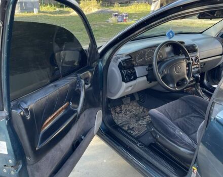 Зеленый Опель Омега, объемом двигателя 2 л и пробегом 300 тыс. км за 1800 $, фото 3 на Automoto.ua