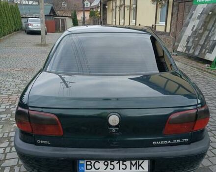 Зеленый Опель Омега, объемом двигателя 2.5 л и пробегом 400 тыс. км за 2150 $, фото 5 на Automoto.ua