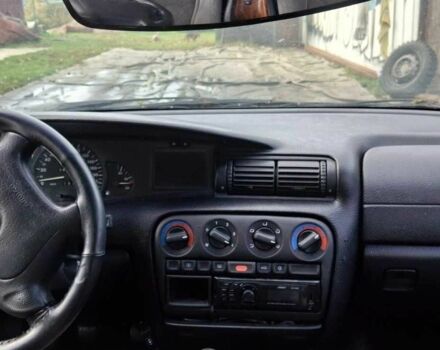 Зелений Опель Омега, об'ємом двигуна 2 л та пробігом 180 тис. км за 650 $, фото 6 на Automoto.ua