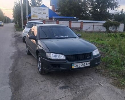 Зеленый Опель Омега, объемом двигателя 2 л и пробегом 390 тыс. км за 400 $, фото 3 на Automoto.ua