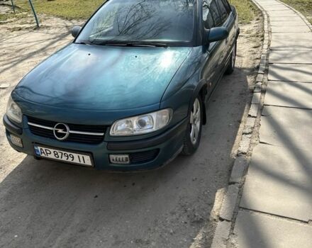 Зеленый Опель Омега, объемом двигателя 2 л и пробегом 302 тыс. км за 3000 $, фото 1 на Automoto.ua