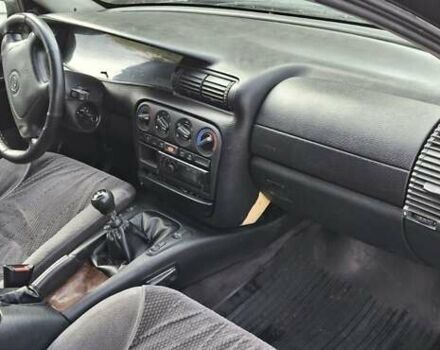 Зелений Опель Омега, об'ємом двигуна 2 л та пробігом 180 тис. км за 800 $, фото 6 на Automoto.ua