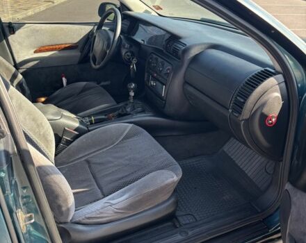 Зеленый Опель Омега, объемом двигателя 2.5 л и пробегом 300 тыс. км за 2500 $, фото 8 на Automoto.ua