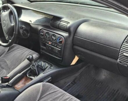 Зелений Опель Омега, об'ємом двигуна 2 л та пробігом 180 тис. км за 650 $, фото 7 на Automoto.ua