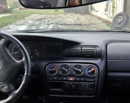 Зелений Опель Омега, об'ємом двигуна 2 л та пробігом 180 тис. км за 650 $, фото 6 на Automoto.ua