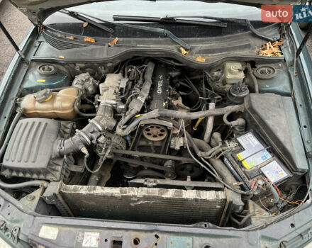 Зеленый Опель Омега, объемом двигателя 2 л и пробегом 350 тыс. км за 1500 $, фото 11 на Automoto.ua