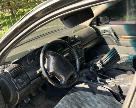 Зеленый Опель Омега, объемом двигателя 2 л и пробегом 400 тыс. км за 600 $, фото 8 на Automoto.ua