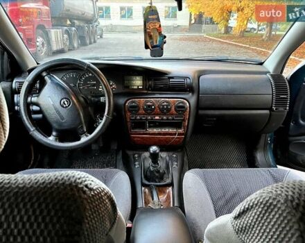 Опель Омега 1996 в Жмеренке на Automoto.ua Зеленый Опель Омега, объемом двигателя 2 л и пробегом 300 тыс. км за 2000 $, фото 8 на Automoto.ua