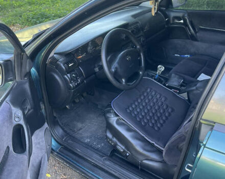 Зеленый Опель Омега, объемом двигателя 2 л и пробегом 600 тыс. км за 1500 $, фото 5 на Automoto.ua