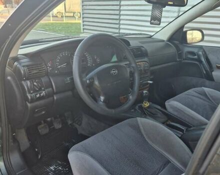 Зеленый Опель Омега, объемом двигателя 2.6 л и пробегом 270 тыс. км за 2500 $, фото 7 на Automoto.ua