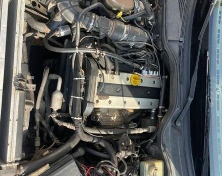 Зеленый Опель Омега, объемом двигателя 2 л и пробегом 350 тыс. км за 2500 $, фото 9 на Automoto.ua