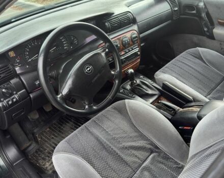 Зеленый Опель Омега, объемом двигателя 2 л и пробегом 270 тыс. км за 2200 $, фото 6 на Automoto.ua