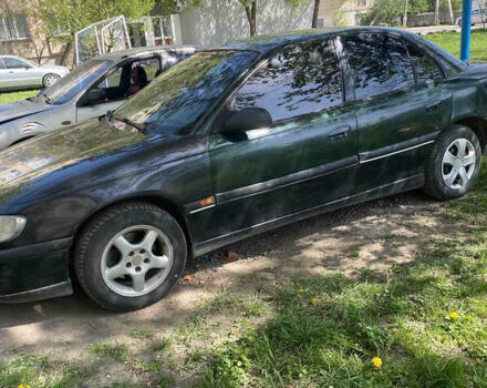 Зеленый Опель Омега, объемом двигателя 2 л и пробегом 290 тыс. км за 2100 $, фото 1 на Automoto.ua