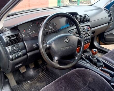 Зелений Опель Омега, об'ємом двигуна 2.5 л та пробігом 350 тис. км за 2000 $, фото 5 на Automoto.ua