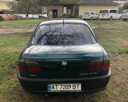 Зеленый Опель Омега, объемом двигателя 2 л и пробегом 316 тыс. км за 1800 $, фото 2 на Automoto.ua