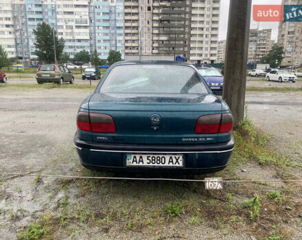 Зеленый Опель Омега, объемом двигателя 2 л и пробегом 298 тыс. км за 3200 $, фото 5 на Automoto.ua