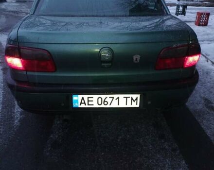 Зелений Опель Омега, об'ємом двигуна 2 л та пробігом 264 тис. км за 3498 $, фото 3 на Automoto.ua