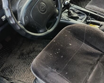 Зеленый Опель Омега, объемом двигателя 2.5 л и пробегом 200 тыс. км за 1600 $, фото 5 на Automoto.ua