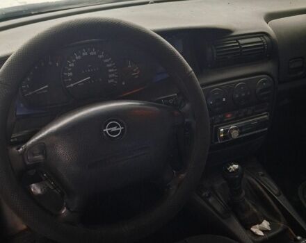 Зеленый Опель Омега, объемом двигателя 2 л и пробегом 418 тыс. км за 1500 $, фото 5 на Automoto.ua