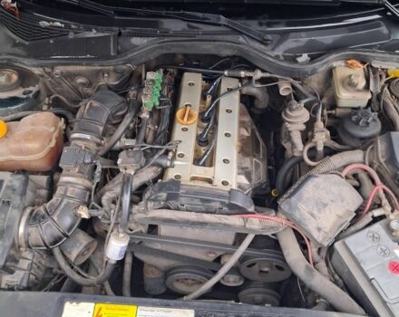 Зеленый Опель Омега, объемом двигателя 2 л и пробегом 418 тыс. км за 1500 $, фото 9 на Automoto.ua