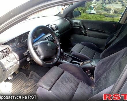 Зеленый Опель Омега, объемом двигателя 2.5 л и пробегом 0 тыс. км за 1100 $, фото 2 на Automoto.ua