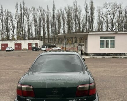 Зеленый Опель Омега, объемом двигателя 2 л и пробегом 300 тыс. км за 2499 $, фото 3 на Automoto.ua