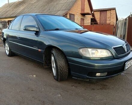 Зеленый Опель Омега, объемом двигателя 2.5 л и пробегом 344 тыс. км за 2250 $, фото 1 на Automoto.ua