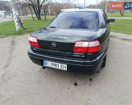 Зеленый Опель Омега, объемом двигателя 2.2 л и пробегом 250 тыс. км за 3500 $, фото 4 на Automoto.ua