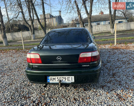 Зеленый Опель Омега, объемом двигателя 2.2 л и пробегом 350 тыс. км за 2500 $, фото 1 на Automoto.ua
