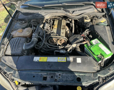 Зеленый Опель Омега, объемом двигателя 2.2 л и пробегом 350 тыс. км за 2500 $, фото 6 на Automoto.ua