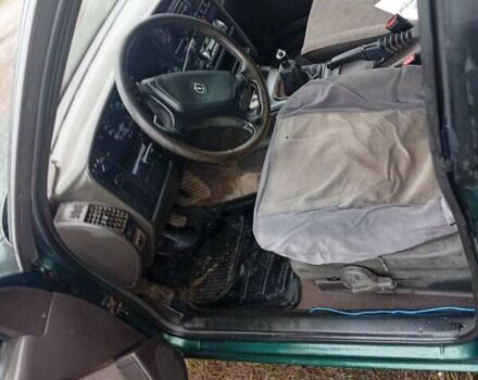 Зелений Опель Омега, об'ємом двигуна 2 л та пробігом 65 тис. км за 899 $, фото 6 на Automoto.ua