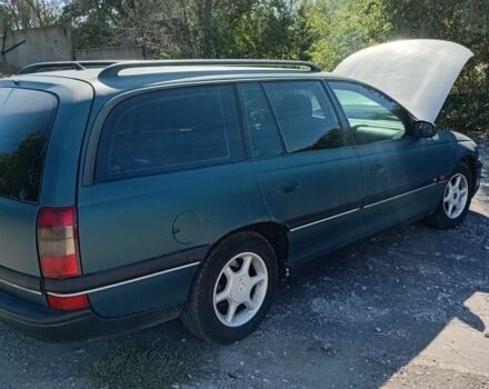 Зеленый Опель Омега, объемом двигателя 2.5 л и пробегом 360 тыс. км за 1400 $, фото 3 на Automoto.ua