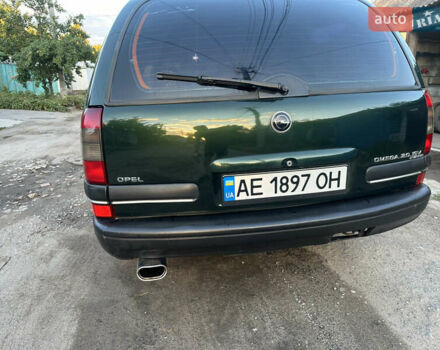 Зеленый Опель Омега, объемом двигателя 2 л и пробегом 432 тыс. км за 3900 $, фото 5 на Automoto.ua
