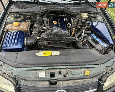 Зеленый Опель Омега, объемом двигателя 2 л и пробегом 432 тыс. км за 3900 $, фото 1 на Automoto.ua