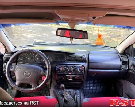 Зеленый Опель Омега, объемом двигателя 2.5 л и пробегом 263 тыс. км за 1400 $, фото 6 на Automoto.ua