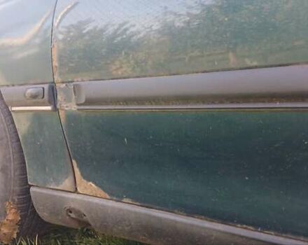 Зелений Опель Омега, об'ємом двигуна 2 л та пробігом 350 тис. км за 750 $, фото 4 на Automoto.ua